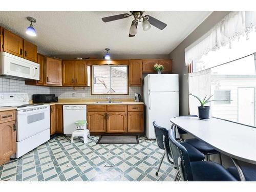 1052 Abbeydale Drive Ne, Calgary, AB - Indoor Photo Showing Kitchen