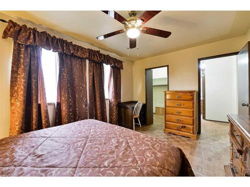 1052 Abbeydale Drive Ne, Calgary, AB - Indoor Photo Showing Bedroom