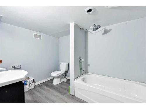 1052 Abbeydale Drive Ne, Calgary, AB - Indoor Photo Showing Bathroom