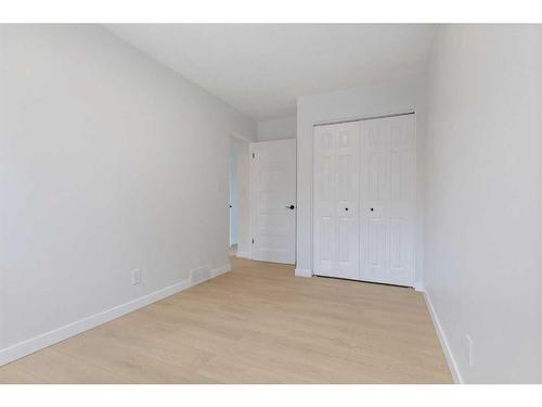 524 Midridge Drive Se, Calgary, AB - Indoor Photo Showing Other Room