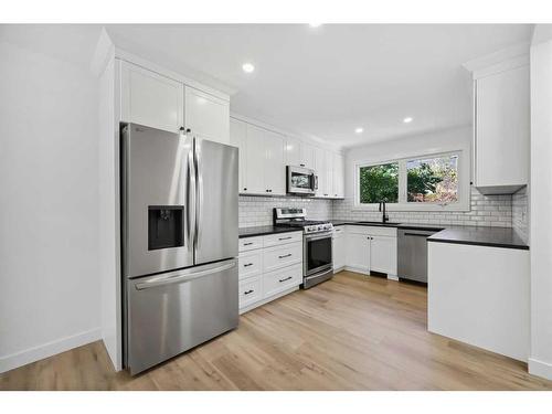 7 Deerbow Place Se, Calgary, AB - Indoor Photo Showing Kitchen With Upgraded Kitchen