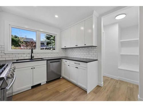 7 Deerbow Place Se, Calgary, AB - Indoor Photo Showing Kitchen