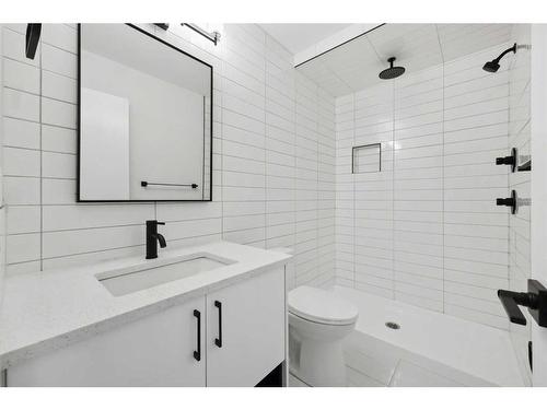 7 Deerbow Place Se, Calgary, AB - Indoor Photo Showing Bathroom