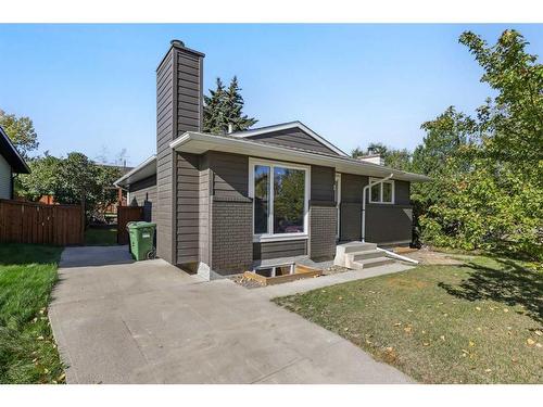 7 Deerbow Place Se, Calgary, AB - Outdoor