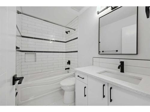 7 Deerbow Place Se, Calgary, AB - Indoor Photo Showing Bathroom