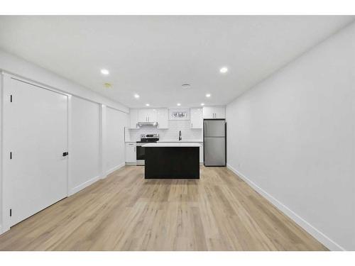 7 Deerbow Place Se, Calgary, AB - Indoor Photo Showing Kitchen