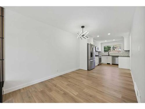 7 Deerbow Place Se, Calgary, AB - Indoor Photo Showing Kitchen