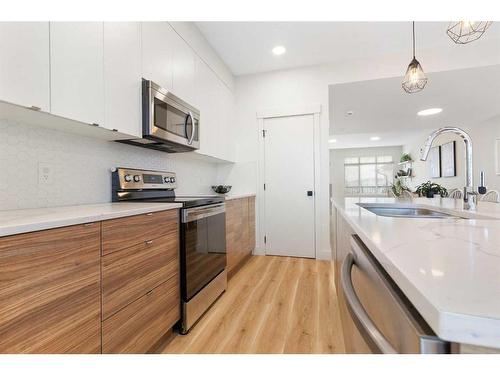 117 Heartland Street, Cochrane, AB - Indoor Photo Showing Kitchen With Upgraded Kitchen