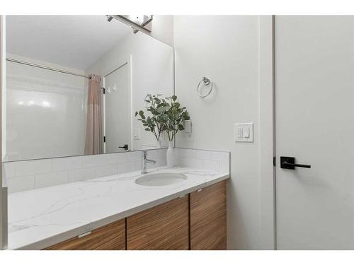 117 Heartland Street, Cochrane, AB - Indoor Photo Showing Bathroom