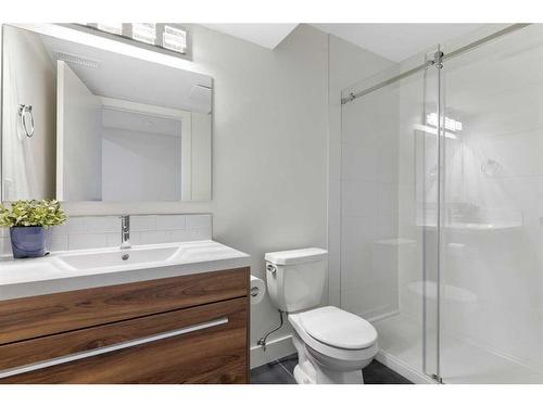 117 Heartland Street, Cochrane, AB - Indoor Photo Showing Bathroom