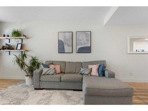 117 Heartland Street, Cochrane, AB - Indoor Photo Showing Living Room