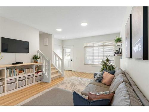 117 Heartland Street, Cochrane, AB - Indoor Photo Showing Living Room