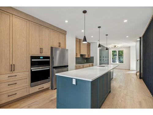 438 28 Avenue Nw, Calgary, AB - Indoor Photo Showing Kitchen With Stainless Steel Kitchen With Upgraded Kitchen