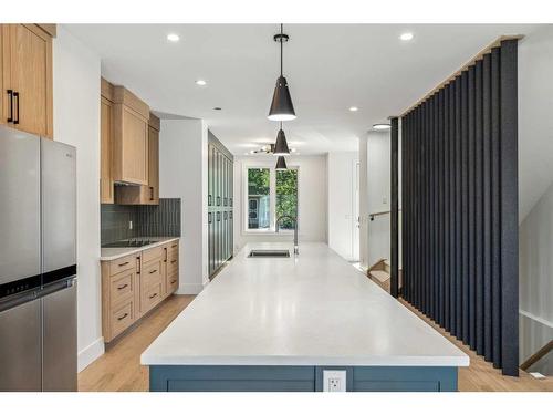 438 28 Avenue Nw, Calgary, AB - Indoor Photo Showing Kitchen