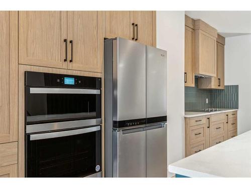 438 28 Avenue Nw, Calgary, AB - Indoor Photo Showing Kitchen