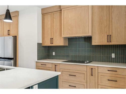 438 28 Avenue Nw, Calgary, AB - Indoor Photo Showing Kitchen With Double Sink With Upgraded Kitchen