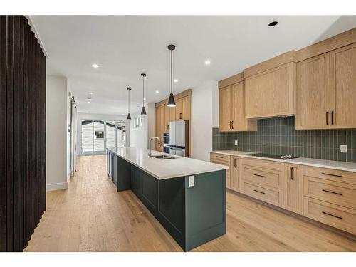 438 28 Avenue Nw, Calgary, AB - Indoor Photo Showing Kitchen With Upgraded Kitchen