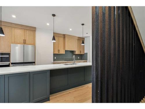 438 28 Avenue Nw, Calgary, AB - Indoor Photo Showing Kitchen