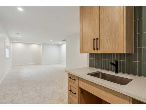 438 28 Avenue Nw, Calgary, AB - Indoor Photo Showing Kitchen