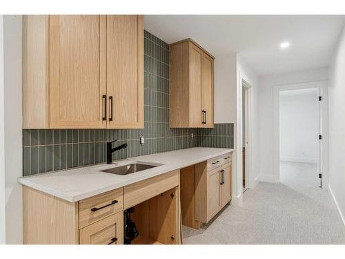 438 28 Avenue Nw, Calgary, AB - Indoor Photo Showing Kitchen