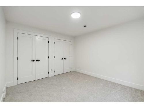 438 28 Avenue Nw, Calgary, AB - Indoor Photo Showing Other Room