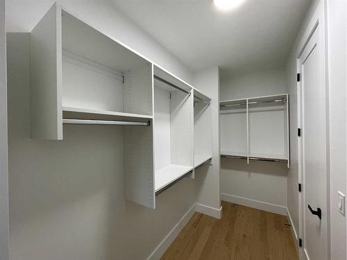 438 28 Avenue Nw, Calgary, AB - Indoor With Storage