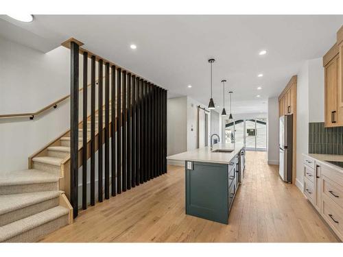 438 28 Avenue Nw, Calgary, AB - Indoor Photo Showing Kitchen With Upgraded Kitchen