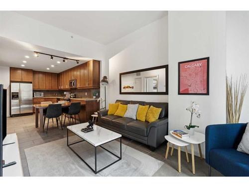 201-211 13 Avenue Se, Calgary, AB - Indoor Photo Showing Living Room