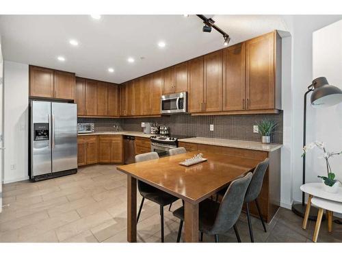 201-211 13 Avenue Se, Calgary, AB - Indoor Photo Showing Kitchen