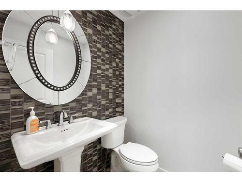 505 Lakeside Greens Place, Chestermere, AB - Indoor Photo Showing Bathroom