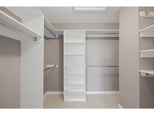 505 Lakeside Greens Place, Chestermere, AB - Indoor With Storage