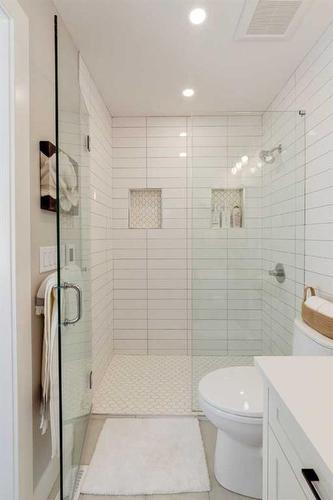 71 Auburn Sound Cove Se, Calgary, AB - Indoor Photo Showing Bathroom