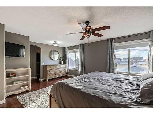 35 Elgin Green Se, Calgary, AB - Indoor Photo Showing Bedroom