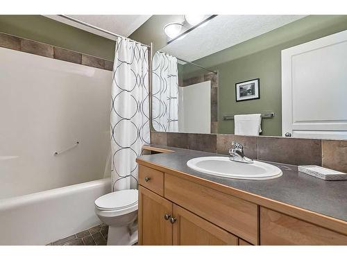 35 Elgin Green Se, Calgary, AB - Indoor Photo Showing Bathroom