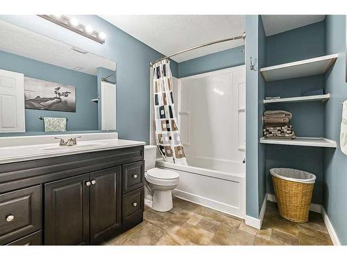 35 Elgin Green Se, Calgary, AB - Indoor Photo Showing Bathroom