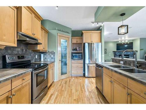 35 Elgin Green Se, Calgary, AB - Indoor Photo Showing Kitchen With Double Sink