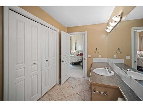 401-4 14 Street Nw, Calgary, AB - Indoor Photo Showing Bathroom