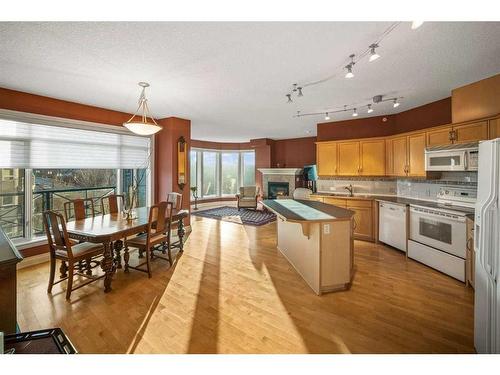 401-4 14 Street Nw, Calgary, AB - Indoor Photo Showing Kitchen