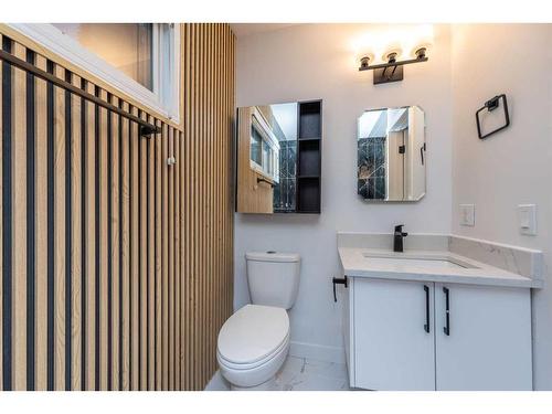 19-11407 Braniff Road Sw, Calgary, AB - Indoor Photo Showing Bathroom