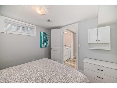 103 Windermere Road Sw, Calgary, AB - Indoor Photo Showing Bedroom