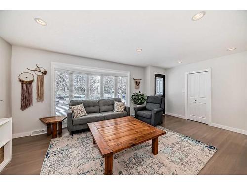 103 Windermere Road Sw, Calgary, AB - Indoor Photo Showing Living Room