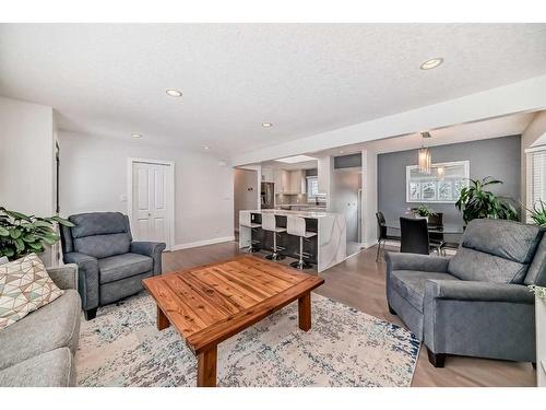 103 Windermere Road Sw, Calgary, AB - Indoor Photo Showing Living Room