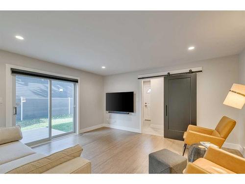 2203 Lancing Avenue Sw, Calgary, AB - Indoor Photo Showing Living Room