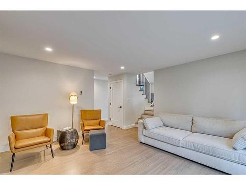 2203 Lancing Avenue Sw, Calgary, AB - Indoor Photo Showing Living Room