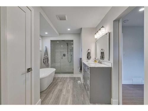 2203 Lancing Avenue Sw, Calgary, AB - Indoor Photo Showing Bathroom