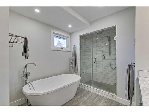 2203 Lancing Avenue Sw, Calgary, AB - Indoor Photo Showing Bathroom