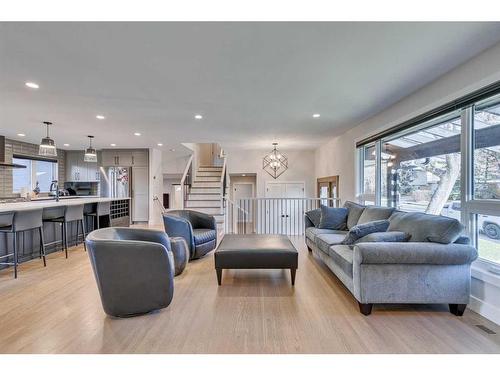 2203 Lancing Avenue Sw, Calgary, AB - Indoor Photo Showing Living Room