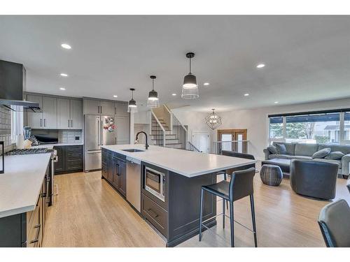 2203 Lancing Avenue Sw, Calgary, AB - Indoor Photo Showing Kitchen With Upgraded Kitchen