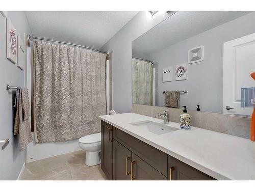 134 Masters Row Se, Calgary, AB - Indoor Photo Showing Bathroom