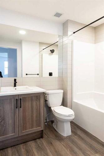 3102-350 Livingston Common Ne, Calgary, AB - Indoor Photo Showing Bathroom